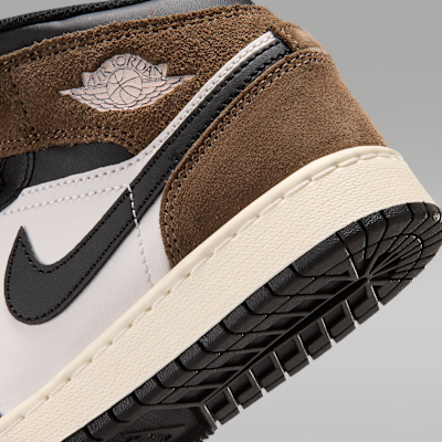 Air Jordan 1 Mid Big Kids' Shoes