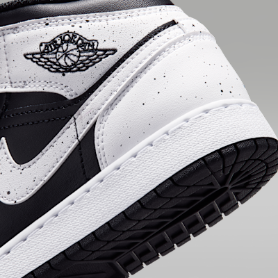 Air Jordan 1 Mid Big Kids' Shoes