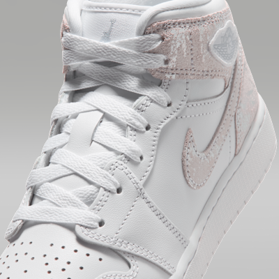 Air Jordan 1 Mid SE Big Kids' Shoes