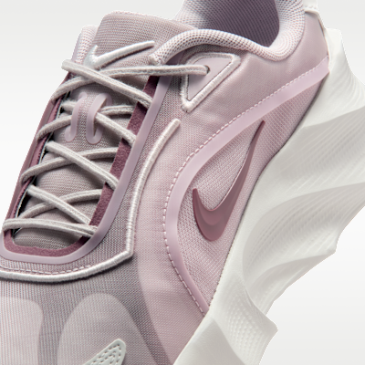 Nike Aura Edge Women's Shoes