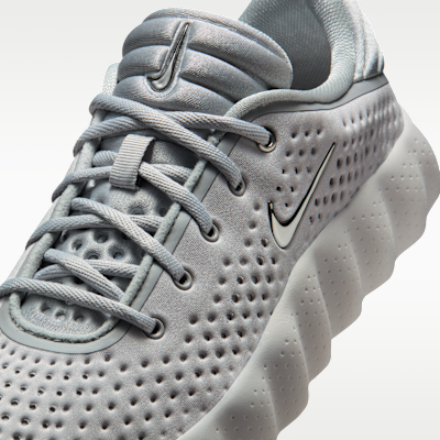 Nike Mind 002 Women's Pregame Shoes