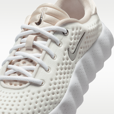 Nike Mind 002 Women's Pregame Shoes