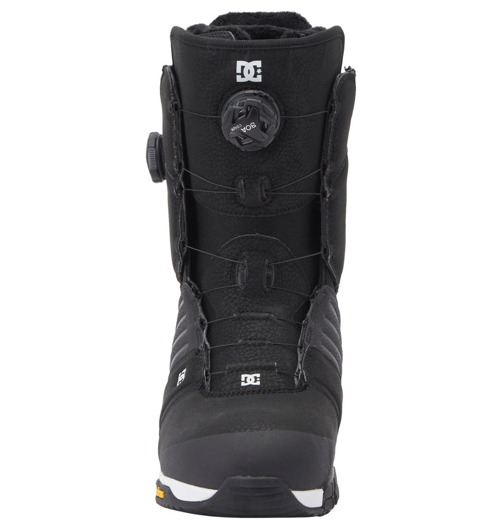 Front view of the Men’s Judge BOA® Snowboard Boots by DC Shoes in black, showcasing a rounded tightening dial and wire lacing system with the Dual Zone BOA Fit System for customizable support. The DC Shoes logo is visible near the top and on the toe, while textured panels and a thick Vibram outsole offer durability and traction.