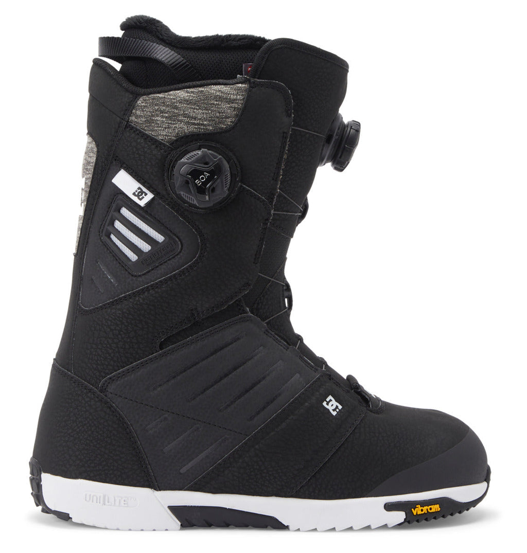 Men’s Judge BOA® Snowboard Boots by DC Shoes, shown in black with gray accents and viewed from the side on a white background. Features include a Dual Zone BOA® Fit System for precise adjustment, textured side panels, and a durable Vibram outsole.