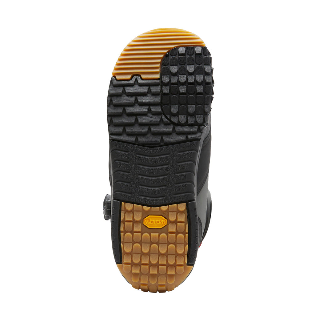 The image displays the sole of the Men’s Judge BOA® Snowboard Boots by DC Shoes, featuring a Vibram logo and a black and tan rubber tread pattern designed for enhanced traction and durability. These boots also feature the Dual Zone BOA® Fit System, providing a precise and secure closure.