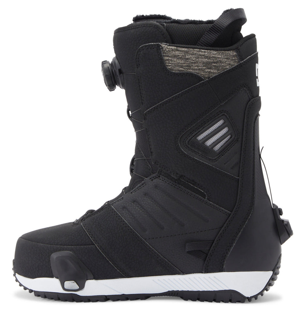The Men’s Judge Step On® BOA® Snowboard Boots by DC Shoes feature a black, textured surface with detailed side panels and a white-and-black sole. Designed for comfort and support, these boots include a padded upper section and utilize the BOA® Fit System dial closure for easy adjustments.