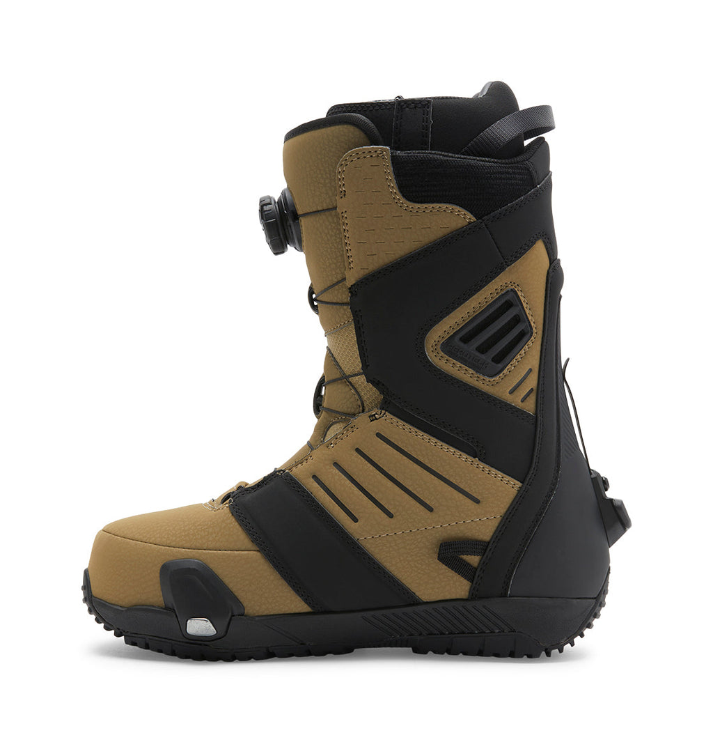A profile view of the DC Shoes Men’s Judge Step On® Snowboard Boots in tan and black showcases their BOA Fit System dial lacing, textured side panels, and rugged sole against a white background.