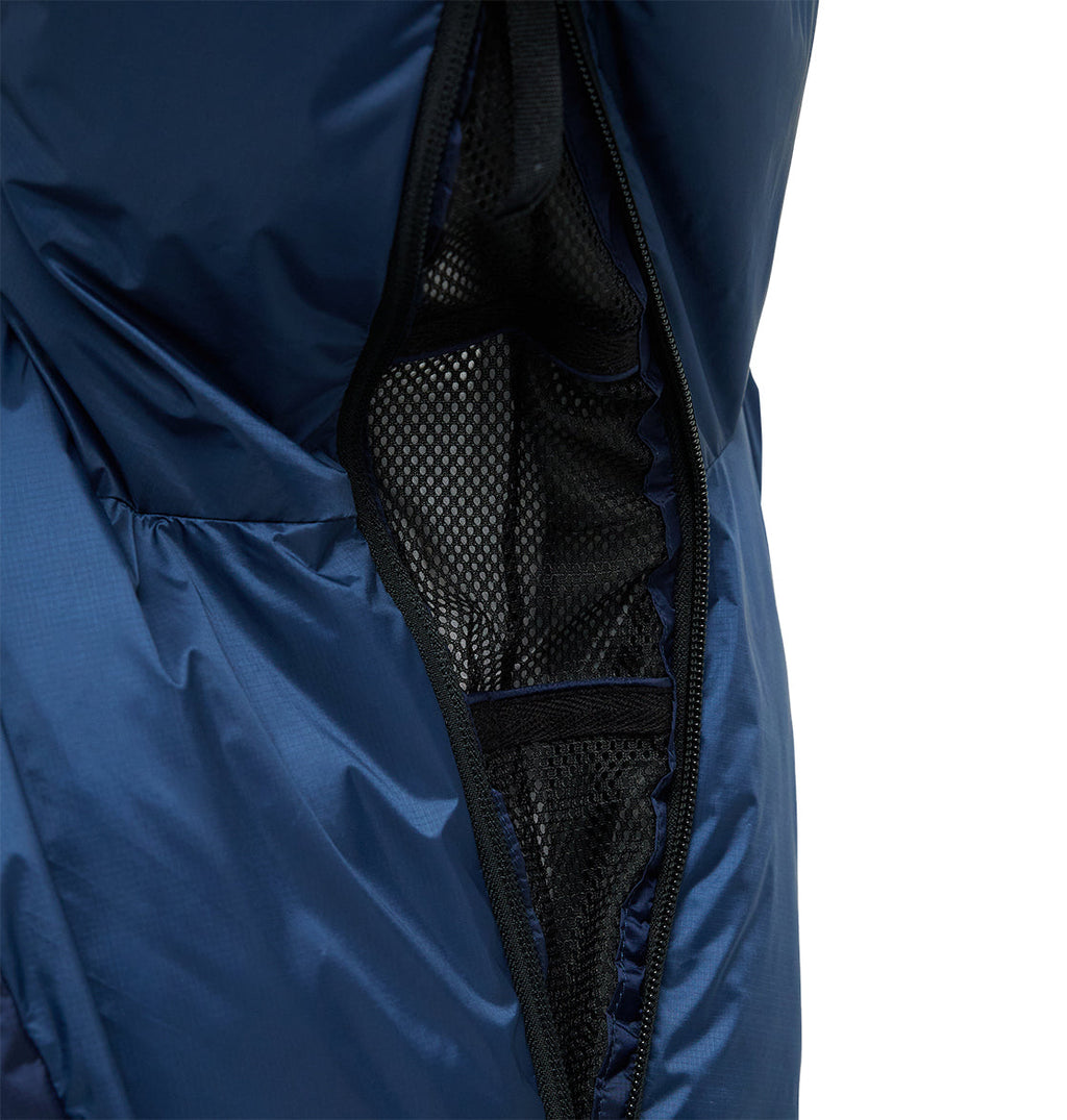 Close-up of the DC Shoes Powder Puffer 10K jacket in blue, highlighting an unzipped vent with black mesh lining that reveals the inner sleeve or side panel—engineered for superior snow performance and effective insulation.