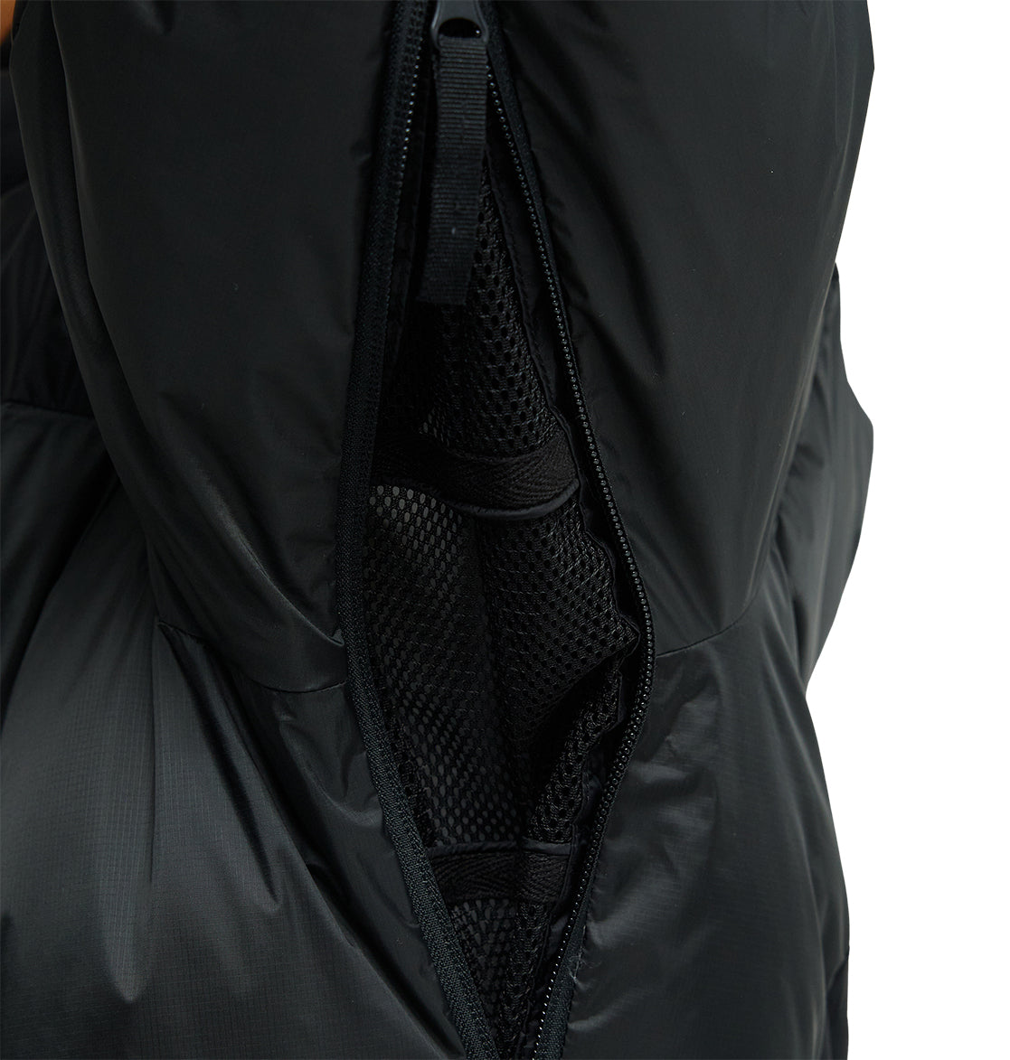 Close-up of the DC Shoes Powder Puffer 10K jacket in black, featuring a partially unzipped side vent that reveals its black mesh lining for enhanced breathable protection.